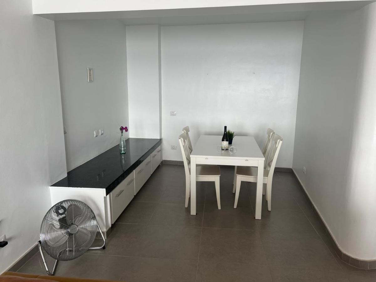 Edificio Playa Chica Apartment เอลเมดาโน ภายนอก รูปภาพ