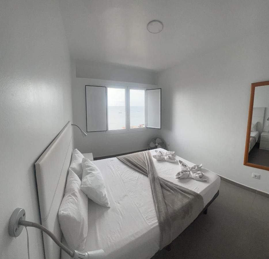 Edificio Playa Chica Apartment เอลเมดาโน ภายนอก รูปภาพ